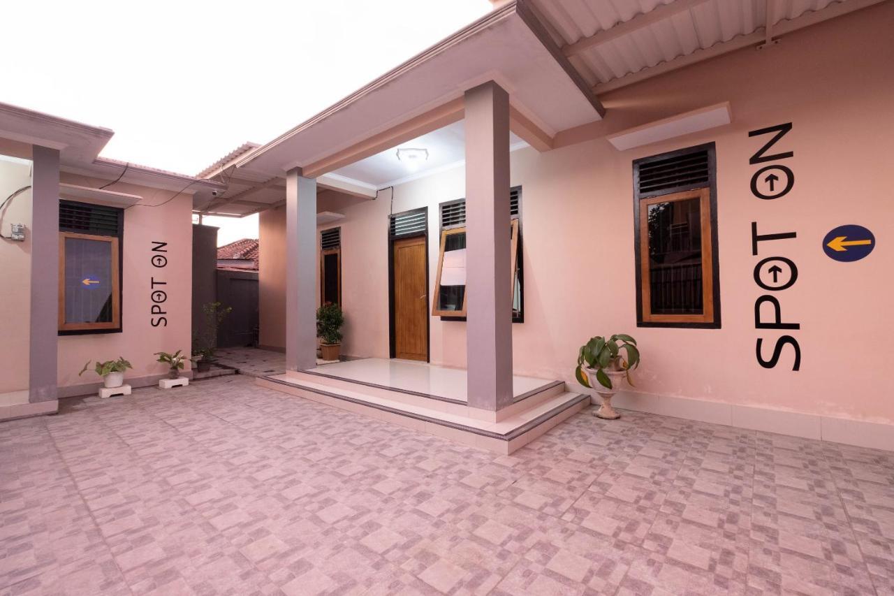 Spot On 1784 Tnc Residence Syariah Mataram Exterior foto